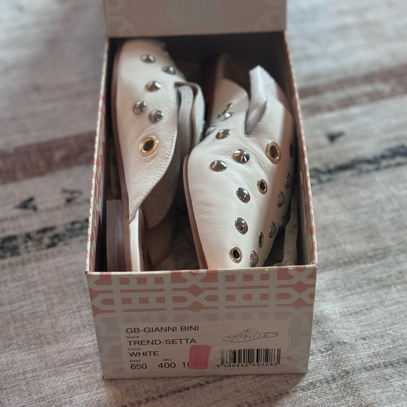 Gianni Bini NIB Studded Mules Size:10 - Picture 2 of 6